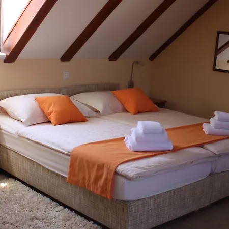 Rooms Toni Palace 4*