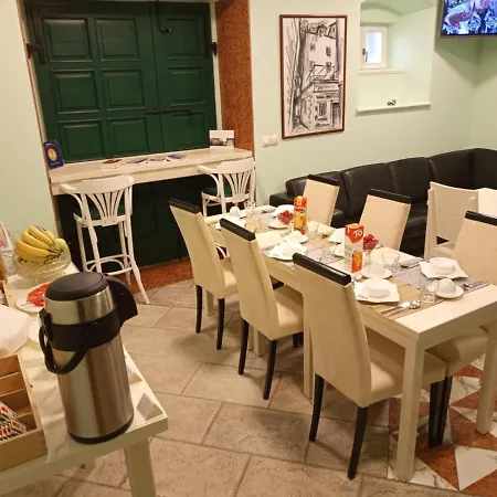 룸스 토니 팰리스