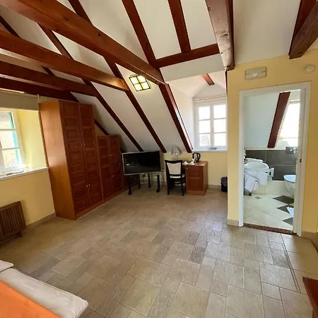Gostinjska kuća Rooms Toni Palace 4*