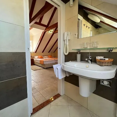 Gostinjska kuća Rooms Toni Palace 4*