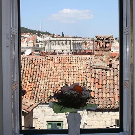 Gostinjska kuća Rooms Toni Palace 4*