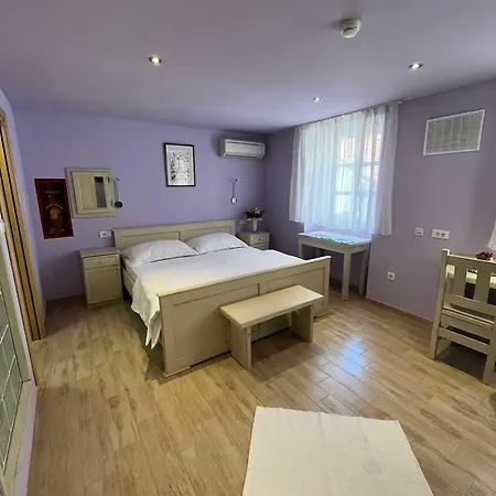 Rooms Toni Palace 4*