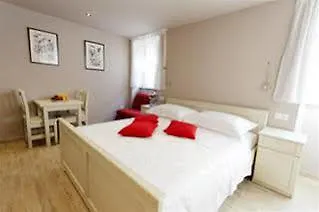 Rooms Toni Palace 4*